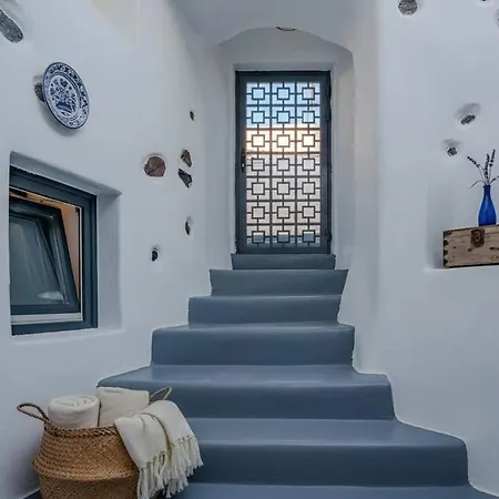 Artemis Sunset Santorini Rooftop Jacuzzi View Fira (Santorini)