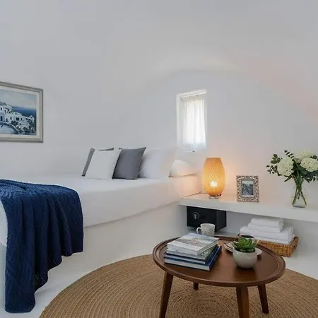 Holiday home Artemis Sunset Santorini Rooftop Jacuzzi View
