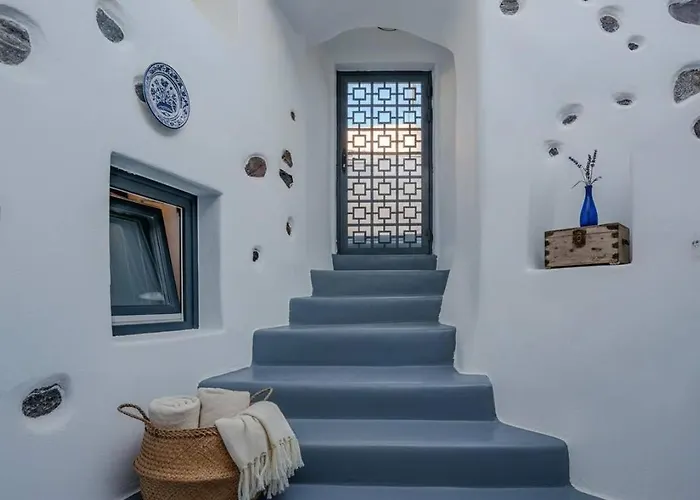 Artemis Sunset Santorini Rooftop Jacuzzi View Fira (Santorini)