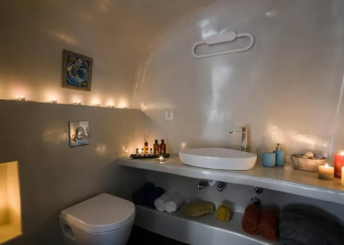 Artemis Sunset Santorini Rooftop Jacuzzi View Fira (Santorini)